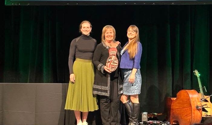 <who>Photo credit: BC Hotel Association</who>Ingrid Jarrett, centre, accepts her 'business woman of the year' award at the BC Tourism Industry Conference in Victoria earlier this month.