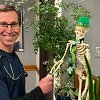 <span style="font-weight:bold;">VIDEO:</span> Kelowna doctor publishes joke book