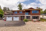 4-Bed, 2-Bath with Stunning VIEWS in Peachland Photo
